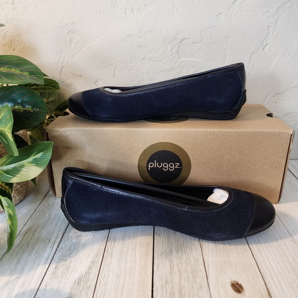 Pluggz Isis Navy Suede Ballet Flats NIB Size 6 - Picture 2 of 14